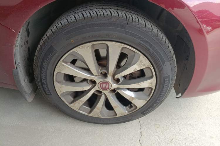 Used Fiat Viaggio 2012 1.4T Automatic Enjoyment Edition Right Front Wheel Hub