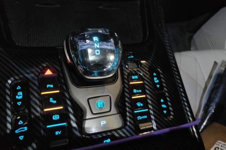 Used Denza D9 2022 DM-i 970 Four-Wheel Drive Prestige Model
