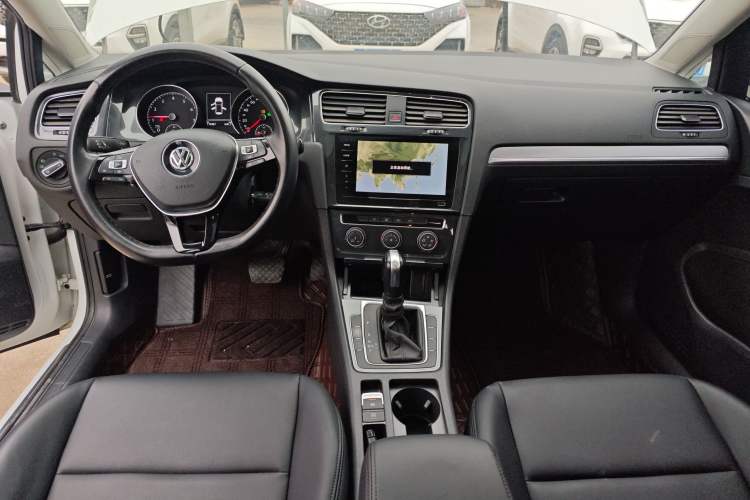 Used Volkswagen Golf 2020 200TSI DSG Comfortable and Ambitious Edition
