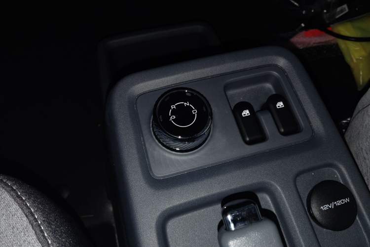 Used Wuling Yangguang 2025 Model 310KM Bus Edition—Customized by CATL