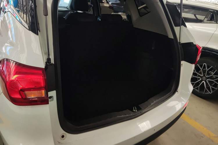 Used Haval M6 2019 1.5T DCT Two-Wheel Drive Elite Version China VI Standard Trunk