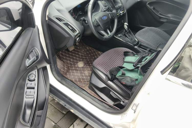 Used Ford Focus 2017 Sedan 1.6L Automatic Fashion Edition Smart Drive Version Driver Seat