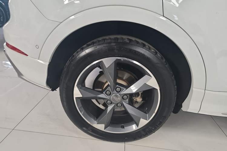 Used Audi Q3 2021 35 TFSI Fashion Dynamic Model