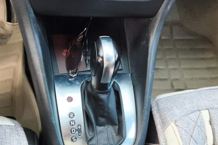 Used Volkswagen Golf 2012 1.6L Automatic Comfort Model Gear Lever