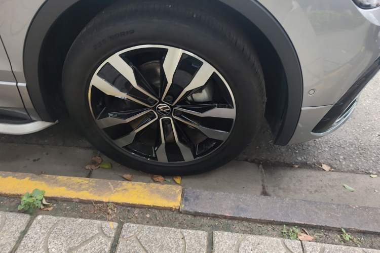 Used Volkswagen Tiguan L 2022 330TSI Automatic Two-Wheel Drive R-Line Enhanced Edition