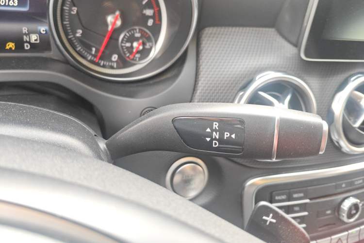 Used Mercedes-Benz GLA 2017 GLA 200 Fashion Model Gear Lever