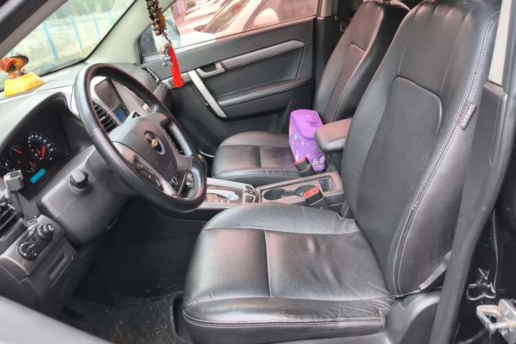 Used Chevrolet Captiva 2011 2.4 AT 7-Seater Luxury Edition Left Front Seat