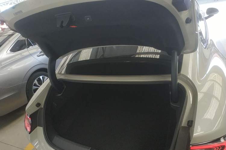 Used Xiaomi Auto SU7 2024 Rear-Drive Long-Range Intelligent Driving Version
