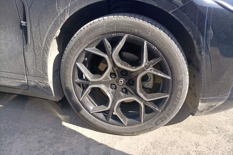 Used CHANGAN NEVO A07 2024 All-Electric "True Fragrance" Edition 710 Flagship Model Right Front Wheel Hub