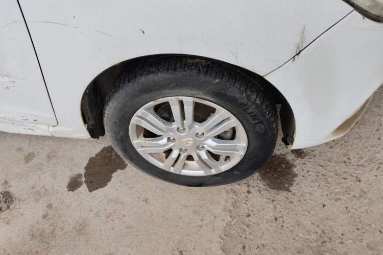 Used FAW Yingzhi 737 2015 1.5L Manual Deluxe Navigation Version Right Front Wheel Hub