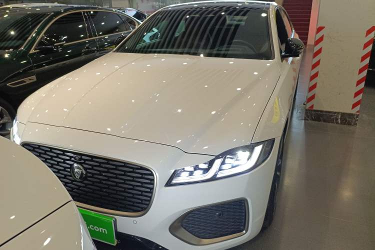 Used Jaguar XFL 2024 2.0T P300 Four-Wheel Drive Flagship Sport Gold Edition
