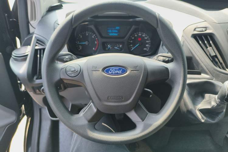 Used Ford Transit 2020 2.0T Diesel Multi-Function Commercial Vehicle Mid-Chassis Low-Roof Design with Dual Rear Doors Meeting China VI Emission Standards