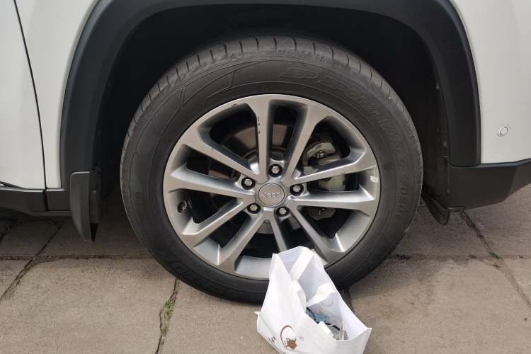 Used Jeep Grand Commander 2018 2.0T Four-Wheel Drive Prestige Edition China V Right Front Wheel Hub