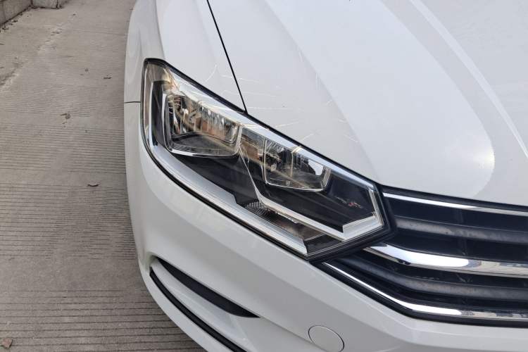 Used Volkswagen Bora 2018 1.5L Automatic Fashion Model Right Front Headlight