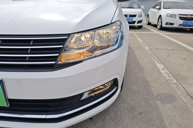 Used Volkswagen Lavida 2015 1.6L Automatic Comfort Edition
