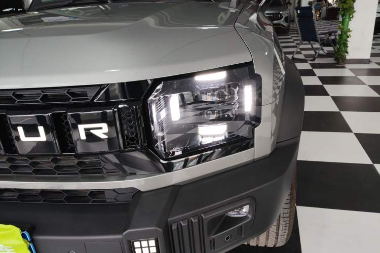 Used JETOUR Traveler 2023 2.0T All-Wheel-Drive CrossPRO Left Front Headlight