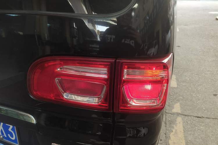 Used FORTHING Lingzhi 2023 M5L 1.6L Base Model 7 Seats
