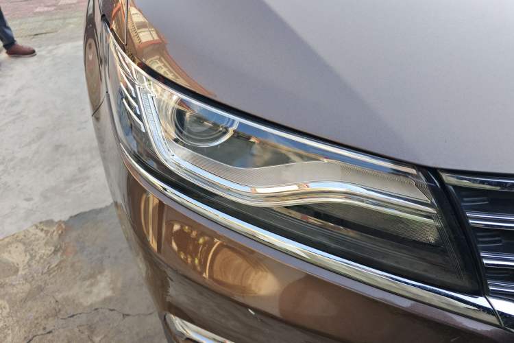 Used Roewe RX5 2016 Revised Version 20T Two-Wheel Drive Manual Transmission Luxury Edition
