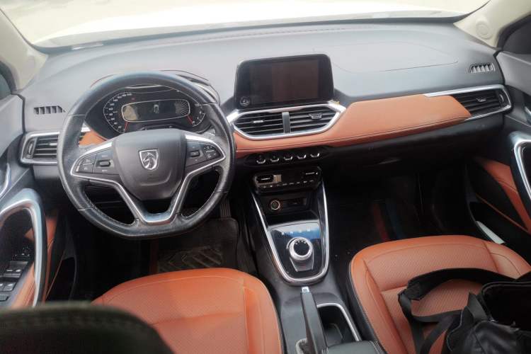 Used Baojun 510 2017 1.5L Automatic Luxury Model Center Console