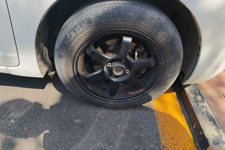 Used Honda Fit 2014 1.5L LX CVT Comfort Model Right Front Wheel Hub