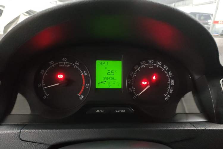 Used Skoda Rapid 2015 1.6L Manual Smart Selection Model Instrument Cluster