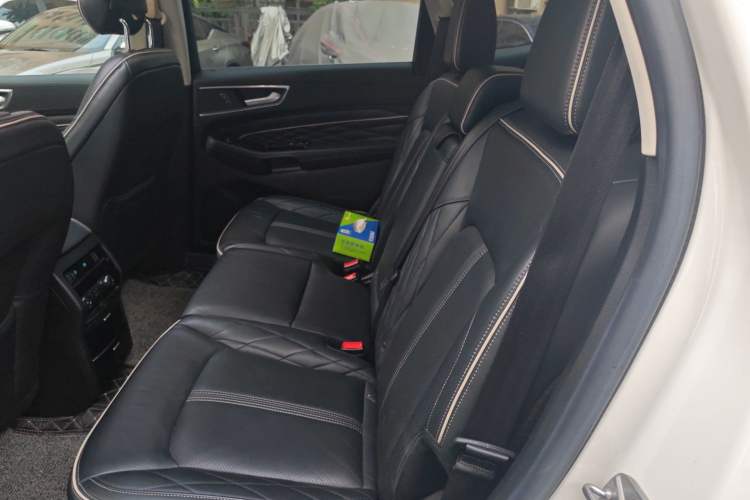 Used Ford Edge 2016 EcoBoost 330 V6 Four-Wheel-Drive Flagship Model with 7 Seats Left Rear Seat