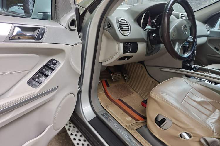 Used Mercedes-Benz M-Class 2010 ML 300 4MATIC Driver Seat