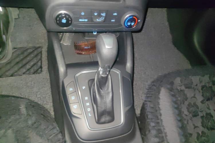 Used Ford Focus 2020 Hatchback 1.5L Automatic Sharp Edition Gear Lever