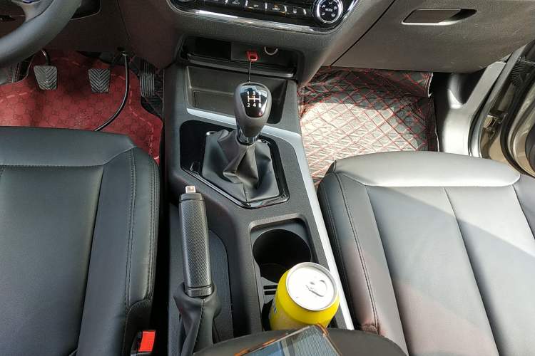 Used Soueast DX5 2019 1.5L Manual Luxury Version Gear Lever