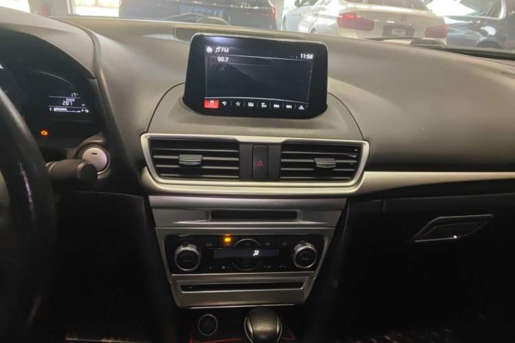 Used Mazda Mazda 3 Axela 2019 Cloud-Controlled Sedan 1.5L Automatic Luxury Model China VI Standard
