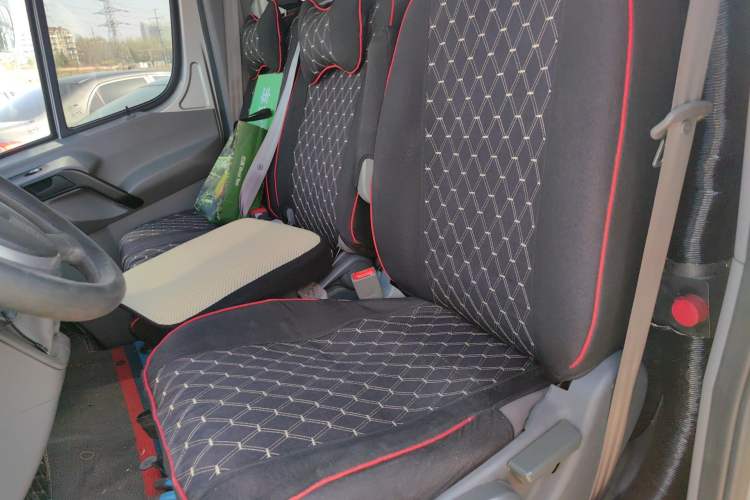 Used JAC Group Sunray 2021 2.0T Fuel-Efficient King Logistics Van Long Wheelbase D20TCIF1 Left Front Seat