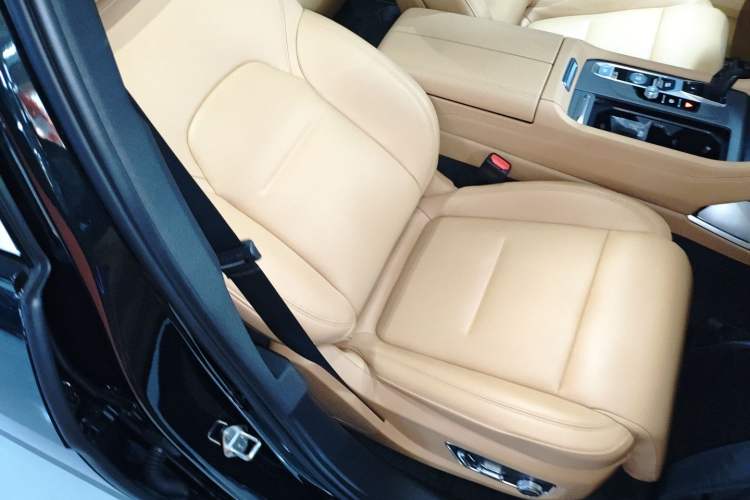 Used Lynk & Co 09 EM-P 2025 2.0TD EM-P Four-Wheel Drive Max Five Seats Right Front Seat