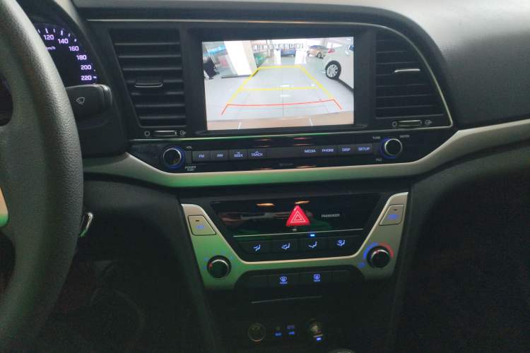 Used Hyundai Elantra (6th Generation / Lingdong) 2016 1.6L Automatic ZhiXuan – Elite Version Audio And AC Panel