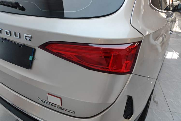 Used JETOUR X90 2019 1.6T DCT Zhaolü Edition 5 Seats China VI Standard Right Rear Taillight