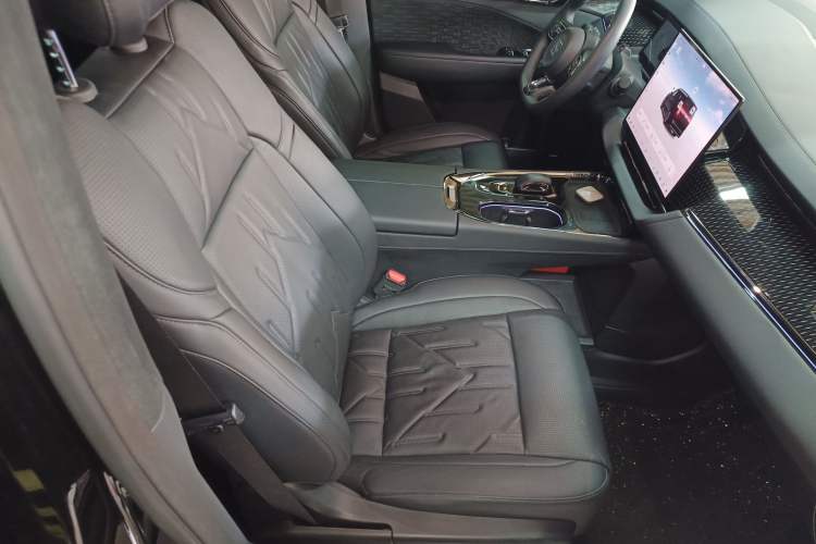 Used Zeekr 009 2024 7-Seater Aisle Version 108 kWh Right Front Seat