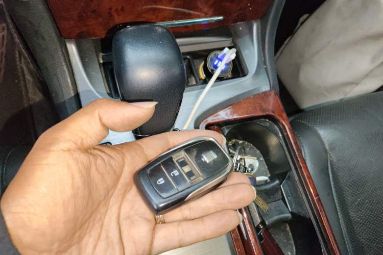 Used Toyota Crown 2012 2.5L Royal Leather Edition
