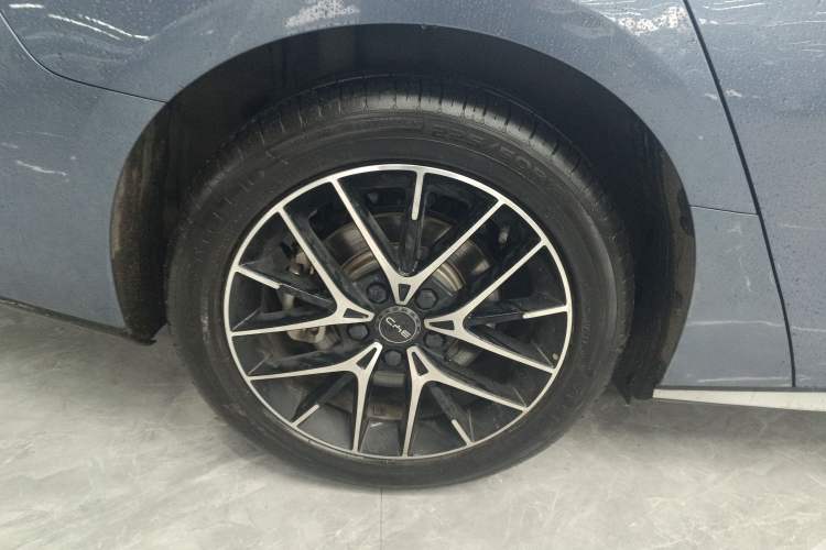 Used BYD Seal 2023 DM-i 1.5L 121km Prestige Model Exterior 4