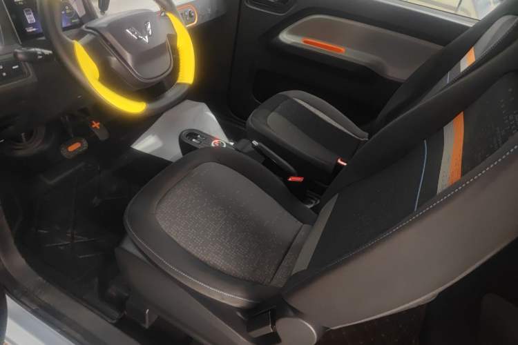 Used Wuling Hongguang MINIEV 2020 Freedom Version Lithium Iron Phosphate Left Front Seat