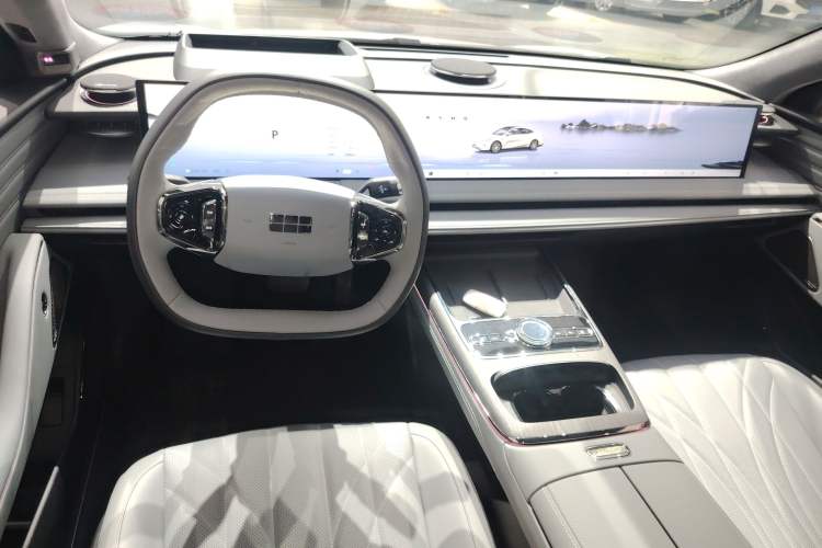 Used Geely Galaxy E8 2025 700 km Long-Range Intelligent Driving Version
