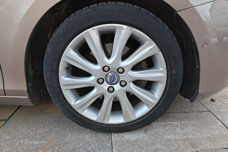 Used Volvo V40 2015 1.6T Zhiyi Edition