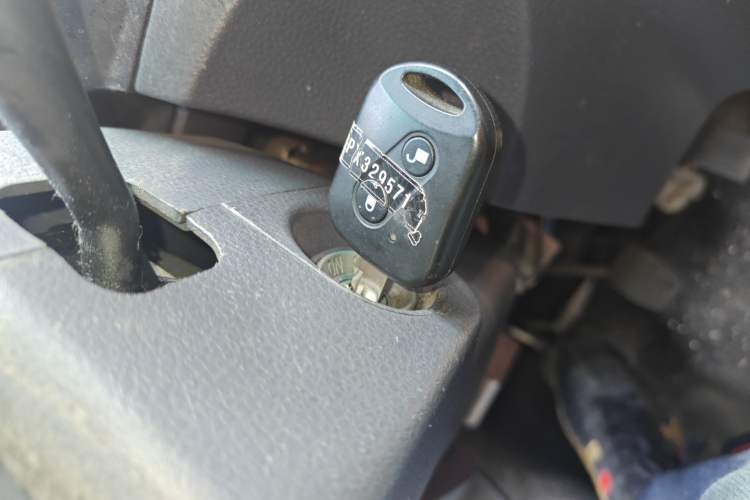 Used Jinbei Hiace X30 2023 1.5L Wealthy-Style Passenger Van 5/6/7-Seater Non-Air-Conditioned Version SWC15M
