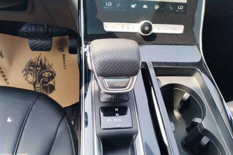 Used Roewe RX5 MAX 2019 400TGI Automatic Smart Cabin Luxury Edition Gear Lever