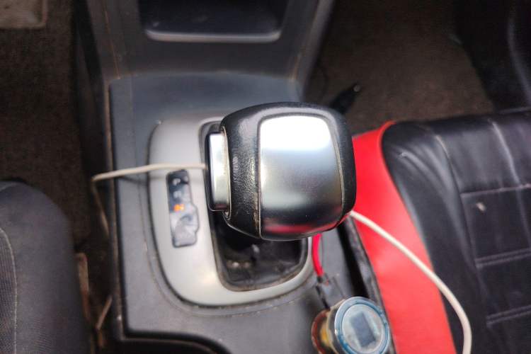 Used Roewe 350 2015 1.5L Automatic Luxury Sunroof Edition Gear Lever