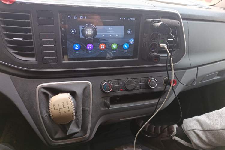 Used SAIC MAXUS Xintu V80 2023 2.0T Manual Classic Aoyuntong Short Wheelbase Mid-Roof 5/6-Seater