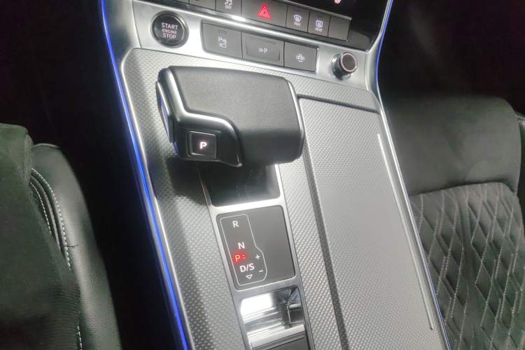 Used Audi A7L 2024 45TFSI quattro S-line Visionary Edition Flow Crystal Package
