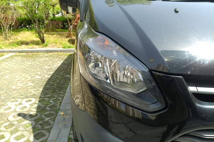 Used Ford Transit 2017 2.0T Gasoline Automatic Multi-Function Commercial Vehicle Mid-Drive Mid-Roof China V-standard Right Front Headlight