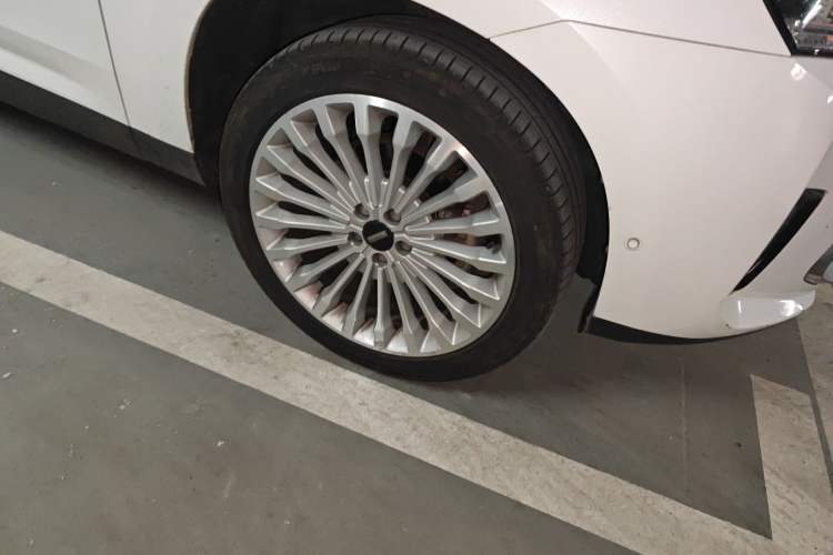 Used Wey P8 2018 2.0T Flagship Model Right Front Wheel Hub