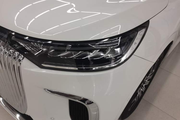 Used VOYAH Dream 2025 EV Four-Wheel Drive Flagship Kunpeng Edition