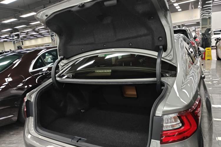 Used Lexus ES 2015 200 Elite Edition Trunk