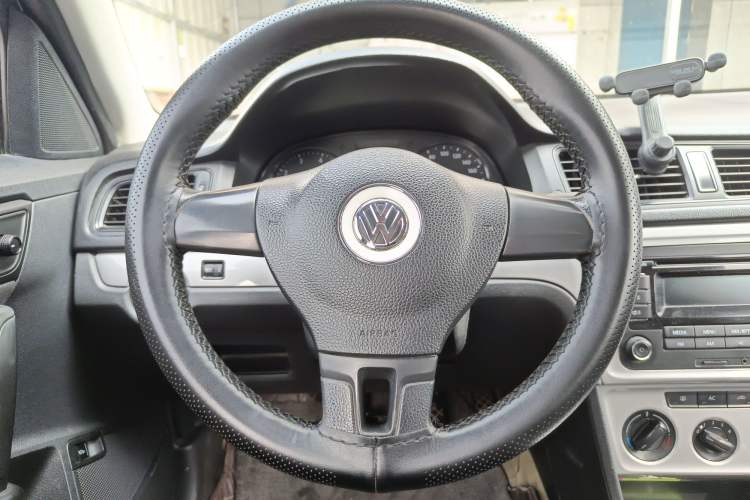 Used Volkswagen Lavida 2013 Classic 1.6L Manual Fashion Edition
